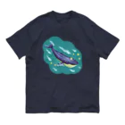 ari designの星と泳ぐシロナガスクジラ オーガニックコットンTシャツ