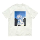 錆猫の館のビルの谷間の龍神雲 オーガニックコットンTシャツ