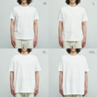 三遊亭白鳥 オフィシャルショップの白鳥トリニティ／赤 Organic Cotton T-Shirtのサイズ別着用イメージ(男性)