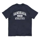 【SEVA】 （雲黒斎 公式ショップ ）のGANDHARA ATHLETICS （ホワイト プリント バージョン） 유기농 코튼 티셔츠