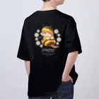 カワウソとフルーツのBaby Otters Honey（文字白色） オーバーサイズTシャツ