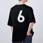 コチ(ボストンテリア)のバックプリント：ただの6です。（白文字） オーバーサイズTシャツ