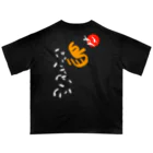 Siderunの館 B2の【バックプリント】和デザインな烏(白) オーバーサイズTシャツ