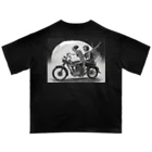 Skull sectionのバイクとガイコツ（黒メイン） オーバーサイズTシャツ