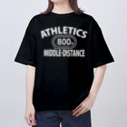 sports_tower スポーツタワーの800m走・白・陸上競技・陸上の格闘技・オリジナル・Tシャツ・陸上部・男子・女子・美男子・美女・かっこいい・かわいい・アスリート・選手・800メートル競走・入賞・有力・確実・候補・有望・応援・練習 Oversized T-Shirt