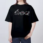 イノシシライフ INOsisiLIFEのヌンチャクいのしし（白線） オーバーサイズTシャツ