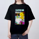 Manhole Delivery　の宇宙人と戯れる猫 オーバーサイズTシャツ Oversized T-Shirt