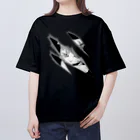 nya-mew（ニャーミュー）の「スラッシュニャーちゃん」 Oversized T-Shirt