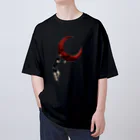 さとルーヌスの月を投げる黒い少年（白ライン） Oversized T-Shirt