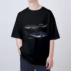 自給自足のモササウルスとメガロドン（濃色背景） Oversized T-Shirt