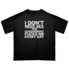 もぐちゃんねるのI DON'T NEED SEX THE GOVERNMENT FUCKS ME EVERY DAY オーバーサイズTシャツ