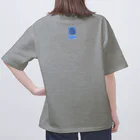 Lock-onの上目使いペンギン Oversized T-Shirt