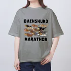 inuinutownのダックスフンドマラソン オーバーサイズTシャツ