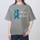 cocoartの雑貨屋さんの【Believe in yourself.】（青くま）WHITE オーバーサイズTシャツ