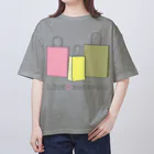 ヨープキャンが気になったの紙袋 LOVE SHOPPING Oversized T-Shirt