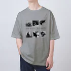 ボロ別荘DIYリフォームの【公式グッズ1】ボロ別荘DIYリフォーム No pain,No gain ver. Oversized T-Shirt