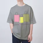 ヨープキャンが気になったの紙袋 LOVE SHOPPING Oversized T-Shirt