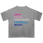 KAWAGOE GRAPHICSの愛と平和とビールとサッカーと音楽 Oversized T-Shirt