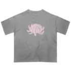 おばけ植物園のおばけ花（キク）ピンク オーバーサイズTシャツ