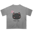 笑う犬のTシャツ屋さんのKiss待ち顔のネコ オーバーサイズTシャツ