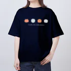 かやぬゆみのゆるいすいぞくかん（枠線なし／白文字） Oversized T-Shirt