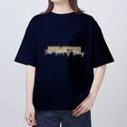 poniponiのクールな英字プリント オーバーサイズTシャツ