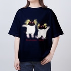 ヤママユ(ヤママユ・ペンギイナ)のふたごのイワトビペンギン(キタ) Oversized T-Shirt