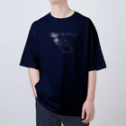 Yuruyuru Market (ゆるゆる　まーけっと)の『定時に帰りたい。』(黒・濃色ver.) Oversized T-Shirt