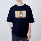 あふぐろ屋の映画のワンシーンのような猫 Oversized T-Shirt