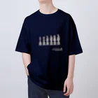 鬼鞍 ONIKURAのRabbit Chess line drawing　ホワイト オーバーサイズTシャツ