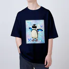 ヤママユ(ヤママユ・ペンギイナ)のケープペンギン「ちょうちょ追っかけてたの」(Blue) Oversized T-Shirt