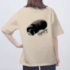 カワウソとフルーツのすやすやカワウソ（黒文字） Oversized T-Shirt