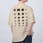 kg_shopの[★バック] ダンゴムシだ【視力検査表パロディ】 Oversized T-Shirt