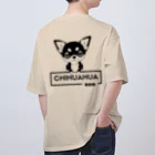 furebuhi　clubの白黒美犬、おすわりチワワ オーバーサイズTシャツ