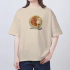 kaoru@nekomangakakuyoのカレーにゃイスねこ Oversized T-Shirt