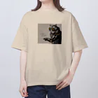 カレー屋　月夜のライオンの鉄猫A オーバーサイズTシャツ