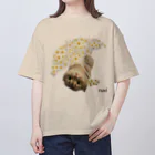 ゆきリンアート【保護猫活動 支援】の花傘ーるびちゃん Oversized T-Shirt