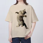 MOCAGOLDのお腹が重くて寝返りが大変な猫 オーバーサイズTシャツ