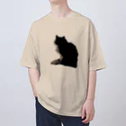 小鳥と映画館の左から光が当たっている黒猫 Oversized T-Shirt