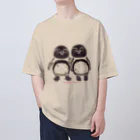 ヤママユ(ヤママユ・ペンギイナ)のふたごのフンボルトペンギン Oversized T-Shirt