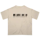 Naa Piano Music (ピアノデザインコレクション)の🎼 ピアノ 鍵盤　(モノクロデザインver.) Oversized T-Shirt