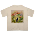 ccaattの花畑に迷い込む猫 オーバーサイズTシャツ