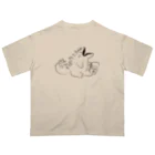 Owl and Potato Creationのステゴサウルス 草食系 ジュラシックランチ Oversized T-Shirt