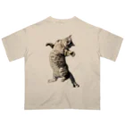 MOCAGOLDのお腹が重くて寝返りが大変な猫 オーバーサイズTシャツ