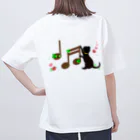 little lion house公式ショップ（大人のためのねこ）の幸運の黒猫とクローバーと音楽を奏でる オーバーサイズTシャツ