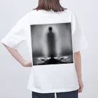 Luxim(モノクロ専門)の後ろに幽霊(守護霊) Oversized T-Shirt