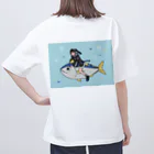 ｾﾂﾅ ﾂﾅ🐟のマグロと海の旅(ｾﾂﾅﾂﾅロングver) 絵柄が背中 Oversized T-Shirt