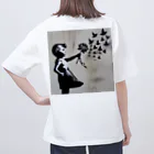 ビンパシーの館の花束でマジックする女の子 Oversized T-Shirt