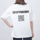 STOP POACHNGのSTOP POACHNG（シルバーバックゴリラ） Oversized T-Shirt