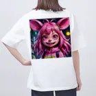 LEAD !のモンスターの親子が笑顔で楽しそうに遊んでいる風景 Oversized T-Shirt